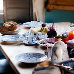 Farm stay Kvebergsoya Gard Grimsbu