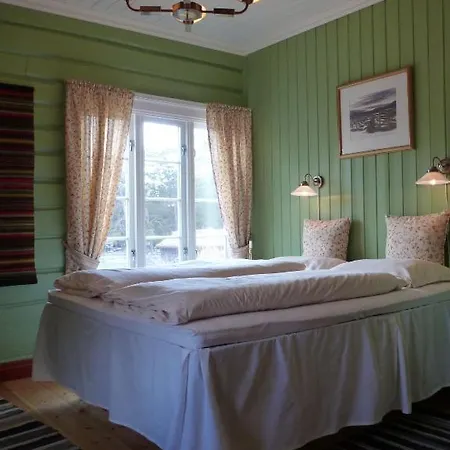 Farm stay Kvebergsoya Gard *
