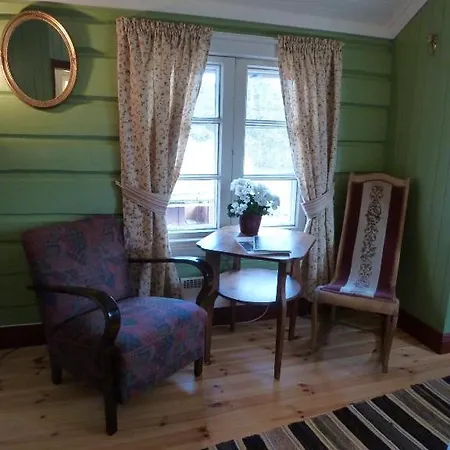 Farm stay Kvebergsoya Gard Grimsbu